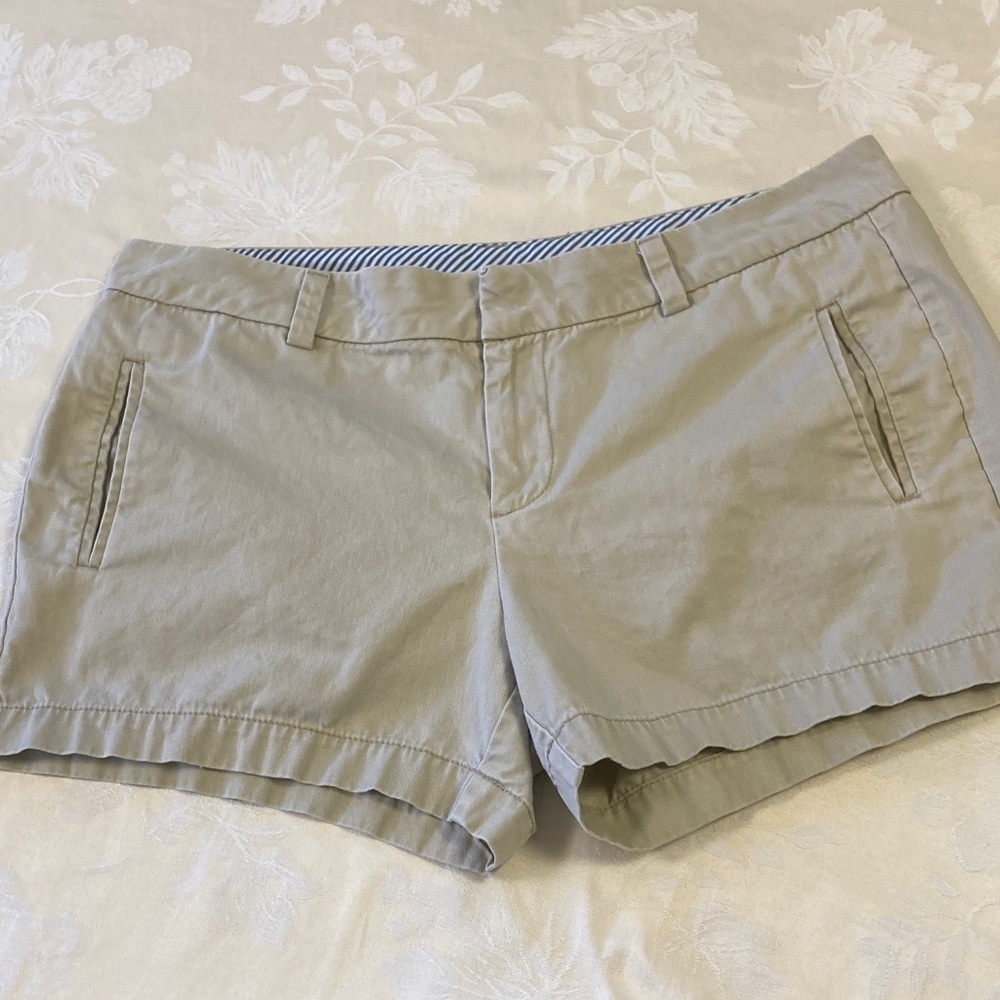 Stylus 3.5” Khaki Shorts
